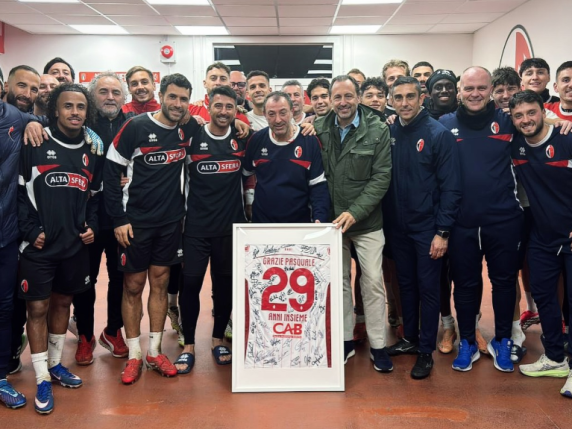 Dopo 29 anni si ritira il leggendario magazziniere del Bari Pasquale Lorusso: celebrazione per i biancorossi