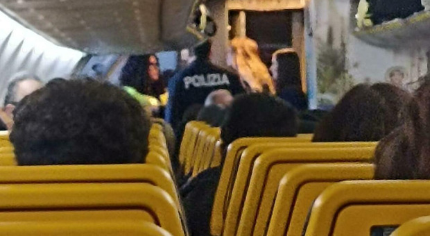 Esplosione di spray al peperoncino su volo Ryanair provoca panico tra i passeggeri di Milano-Brindisi