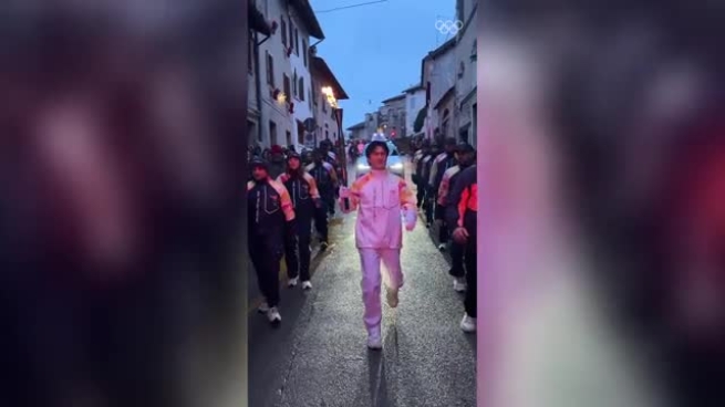 Feltre, gli interpreti di Heated Rivalry si trasformano in portatori di torcia