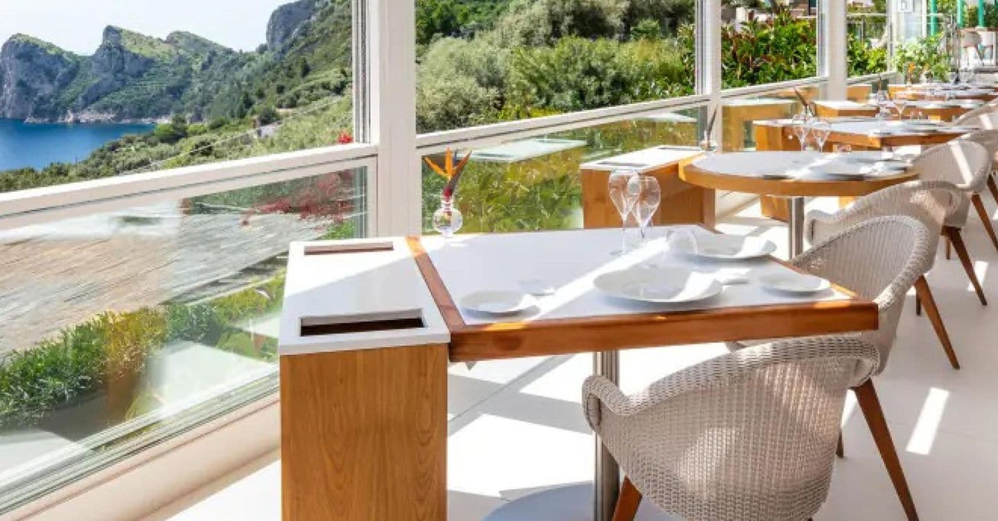 Fermato il ristorante di lusso "Quattro passi" per irregolarità edilizie con 3 stelle Michelin