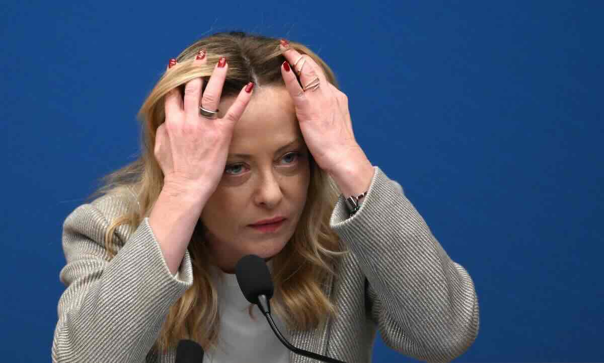 Giorgia Meloni si infuria due volte in tre ore contro Domani, L’Espresso e Fanpage: ecco il video degli eventi