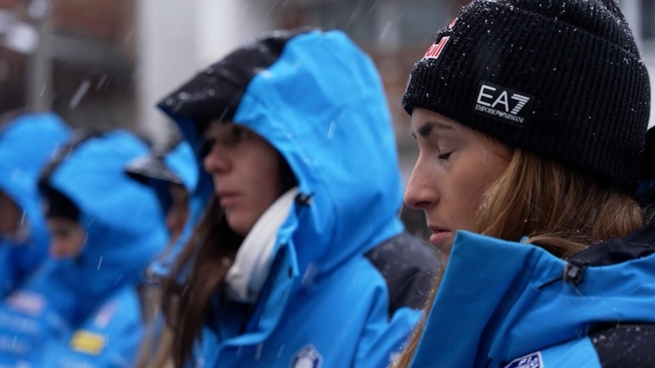 Goggia e le atlete della nazionale di sci commemorano le vittime di Capodanno a Crans-Montana