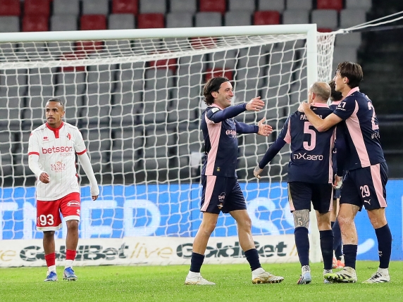 Il Bari crolla sotto l'assalto del Palermo, Inzaghi trionfa 3-0. Rao infortunato