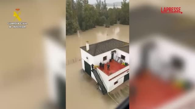 Inondazioni a Jerez de la Frontera: acqua fino alla vita e salvataggi difficoltosi