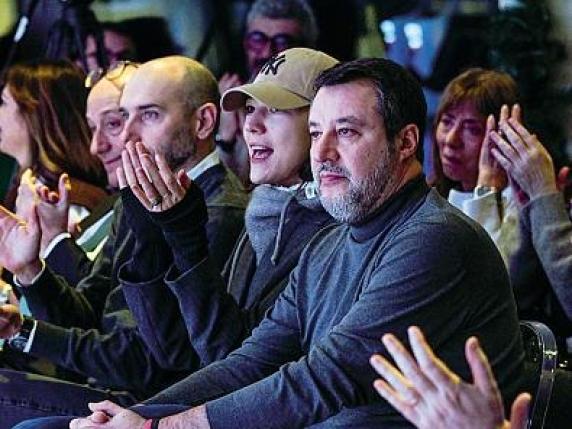 La Lega in piscina tra diritti e Vannacci. Zaia chiede maggiore audacia. Applausi per Pascale