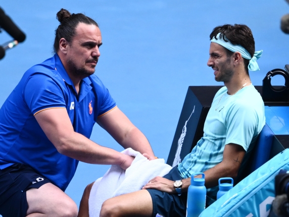 Musetti e il dilemma degli infortuni. La psicologa: motivi profondi dietro le pause, il suo pensiero è troppo negativo