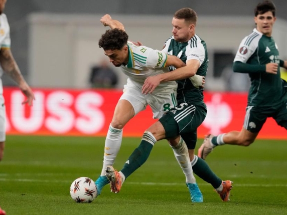 Panathinaikos e Roma terminano 1-1: giallorossi in dieci per 75 minuti, ma il gol di Ziolkowski porta Gasperini agli ottavi