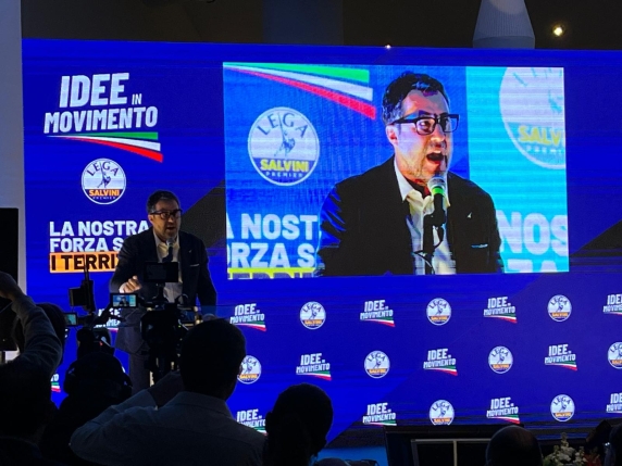 Salvini allontana Vannacci: «Chi cerca il potere è sciocco, chi lascia la Lega scompare»