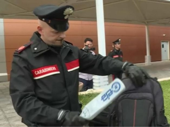 Scuola, pubblicata la direttiva sull'impiego di metal detector a firma di Piantedosi e Valditara