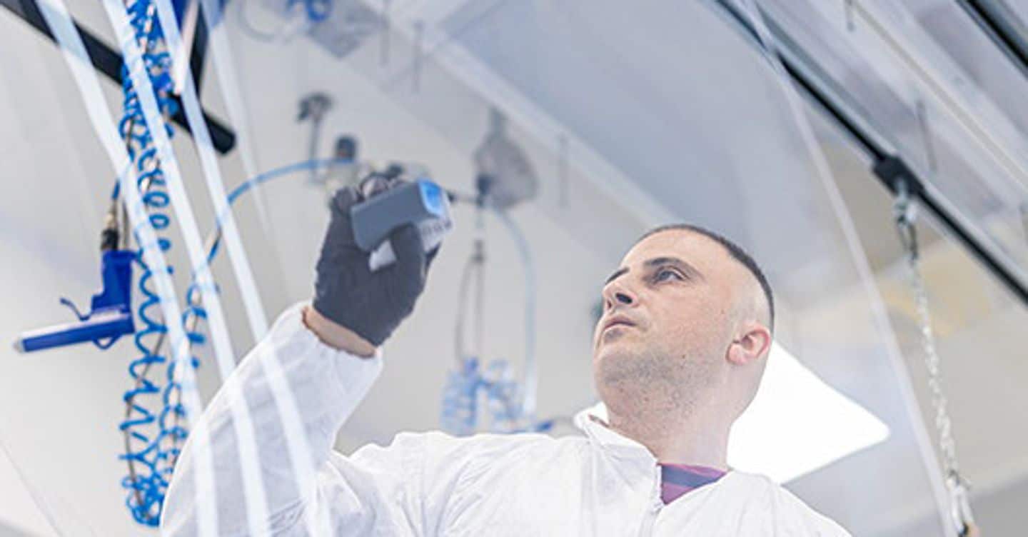 Sette approcci per ridurre le emissioni di carbonio nell'industria del vetro in Italia entro il 2050