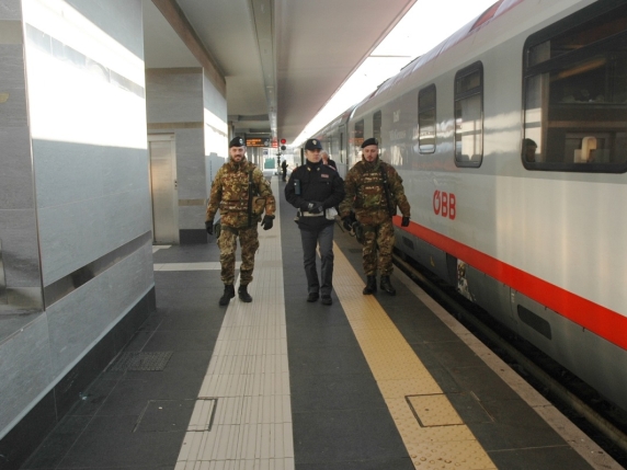 Sicurezza in calo, secondo l'indagine Ipsos: italiani più ansiosi riguardo a giovani e immigrati