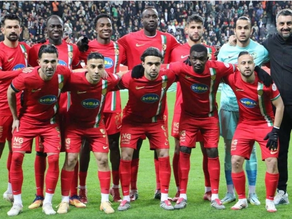 Turcia, la squadra curda Amedspor potrebbe perdere la promozione a causa di dirigenti accusati di propaganda ideologica