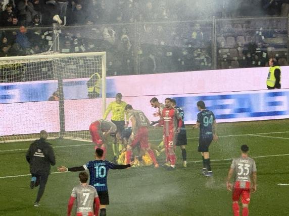 Esplosione di petardo contro Audero durante Cremonese-Inter, i dettagli dell'incidente