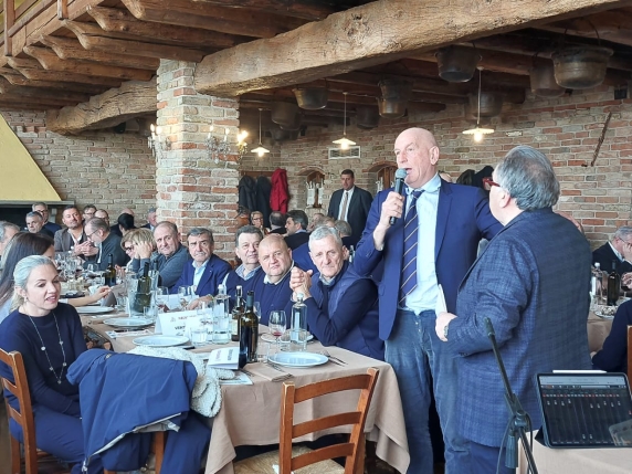 La politica e il pranzo del centrodestra veneto per celebrare la pace del maiale