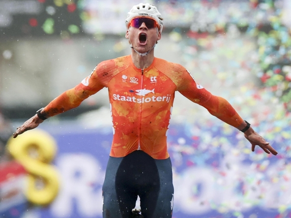 Van der Poel conquista l'ottavo titolo mondiale di ciclocross, un traguardo senza precedenti nella storia